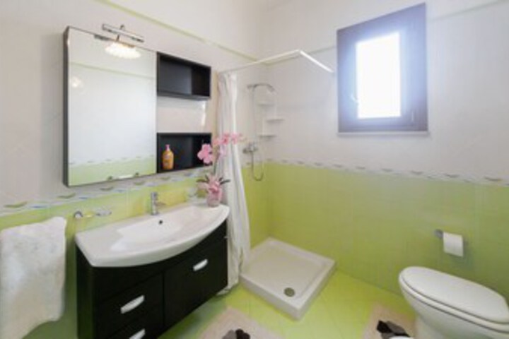 Room 3 of 8