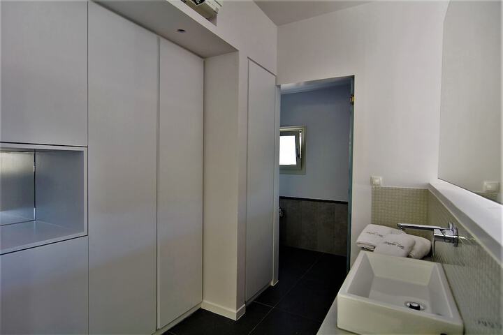 Room 56 of 80