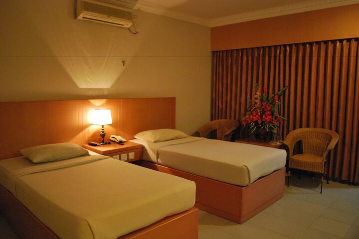 Room 4 of 38