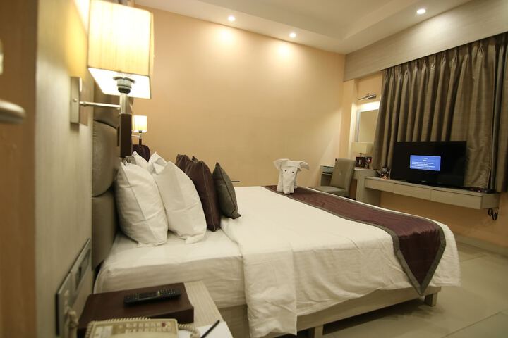 Room 11 of 24