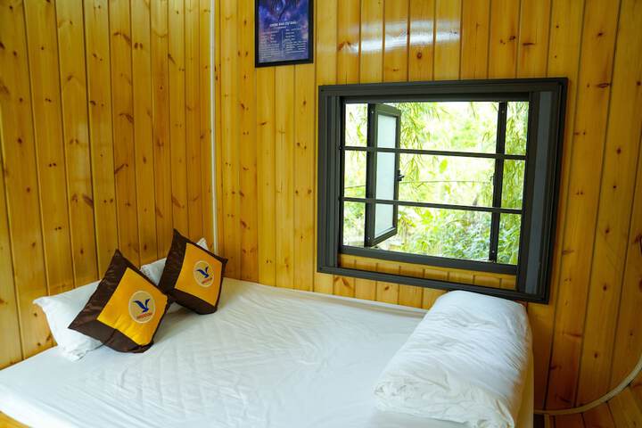 Room 20 of 242