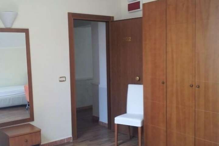 Room 11 of 26