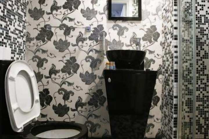 Room 25 of 38