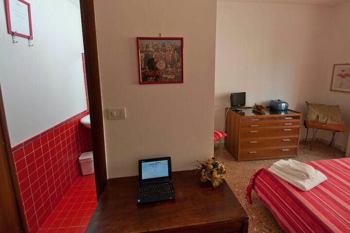 Room 23 of 47