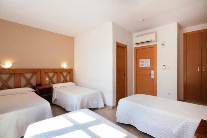 Room 9 of 28