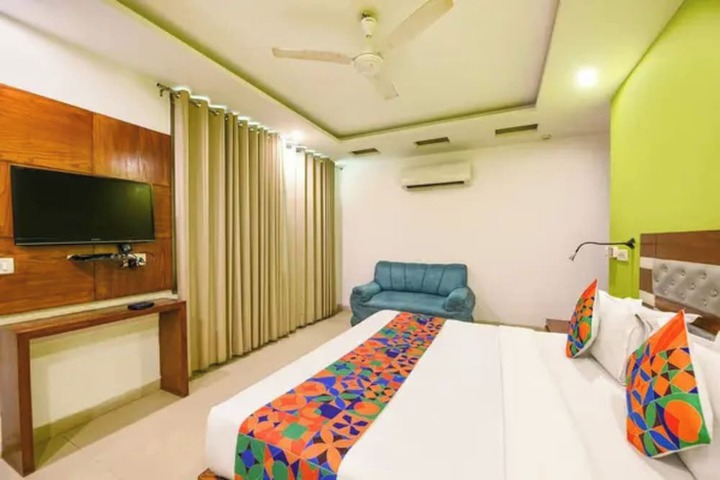 Room 15 of 31