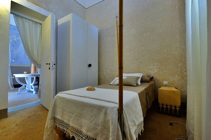 Room 25 of 49
