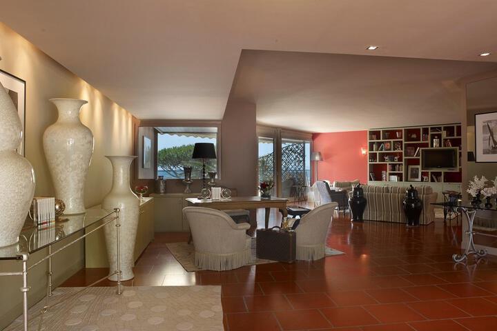 Guest Lobby