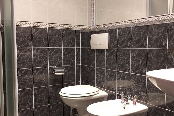 Room 10 of 25
