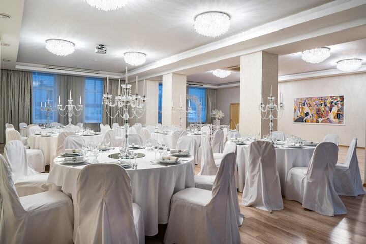 Ballroom/Hall 31 of 46