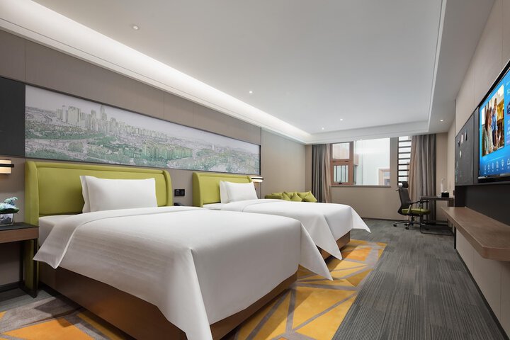 Room 6 of 12
