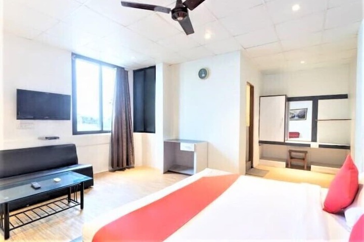 Room 4 of 15