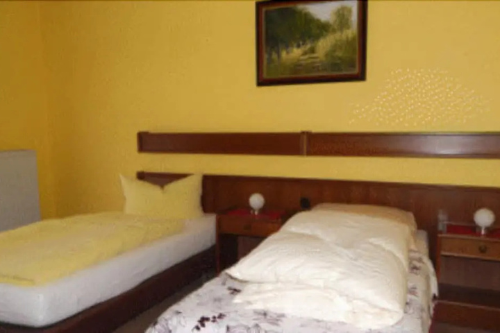 Room 5 of 13