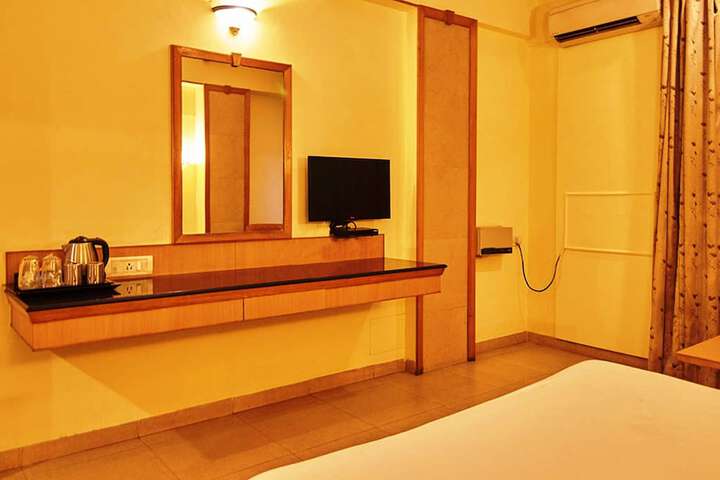 Room 6 of 76