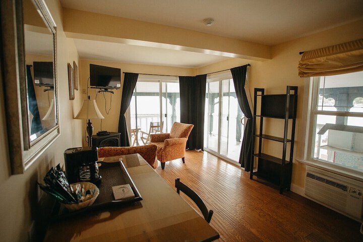 Room 6 of 30
