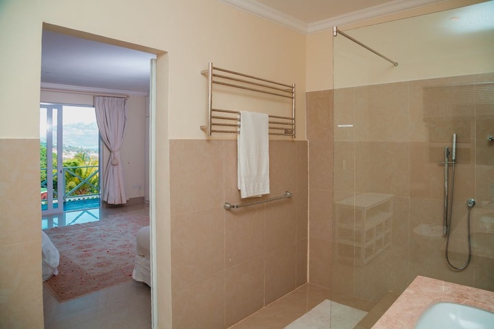 Room 2 of 17