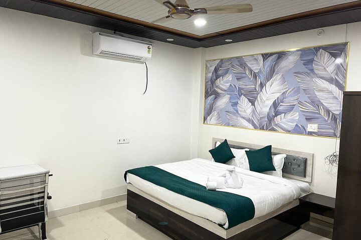 Room 15 of 24