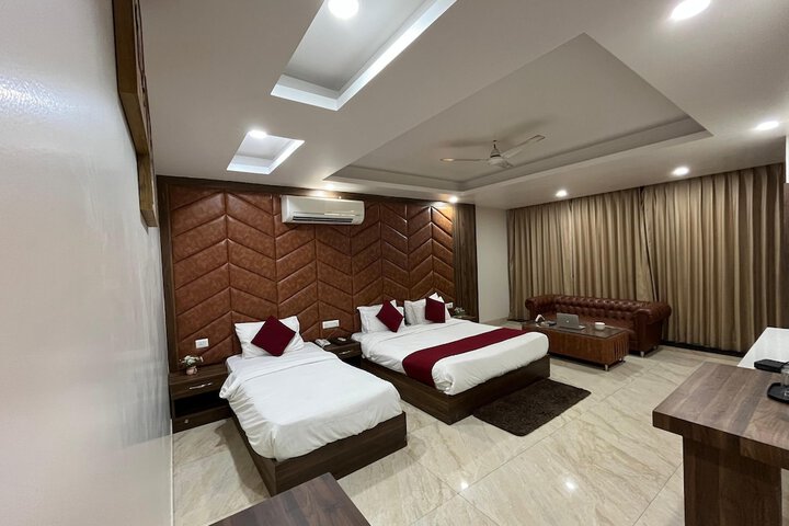 Room 25 of 38