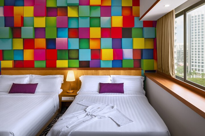 Room 32 of 95