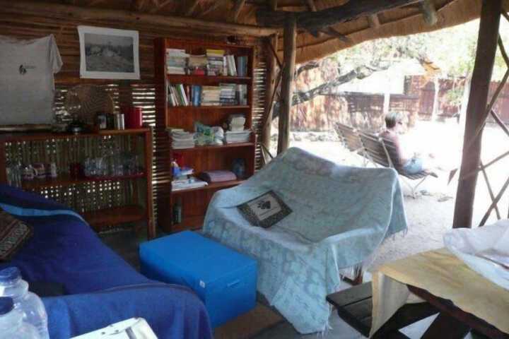 Lounge 18 of 39