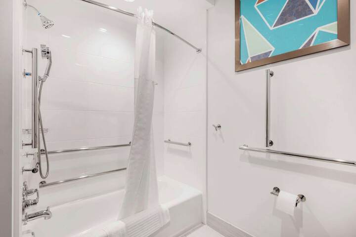 1 King Bed Suite (2 of 21)
