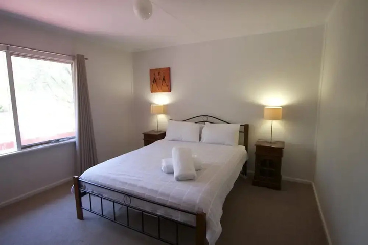 Room 2 of 10