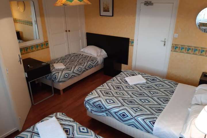 Room 4 of 25