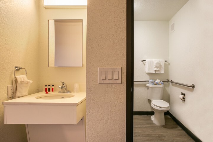 Room 21 of 31