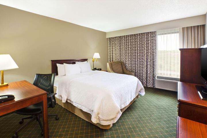 2 Queen Beds Hearing Accessible (2 of 4)