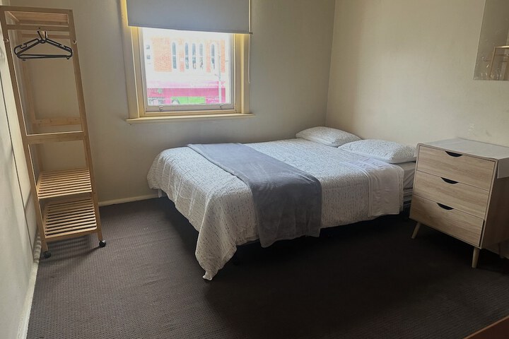 Room 6 of 9