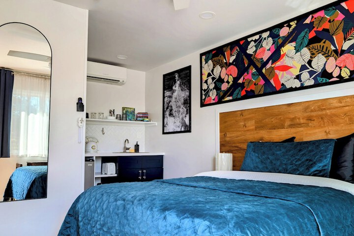 Room 12 of 115