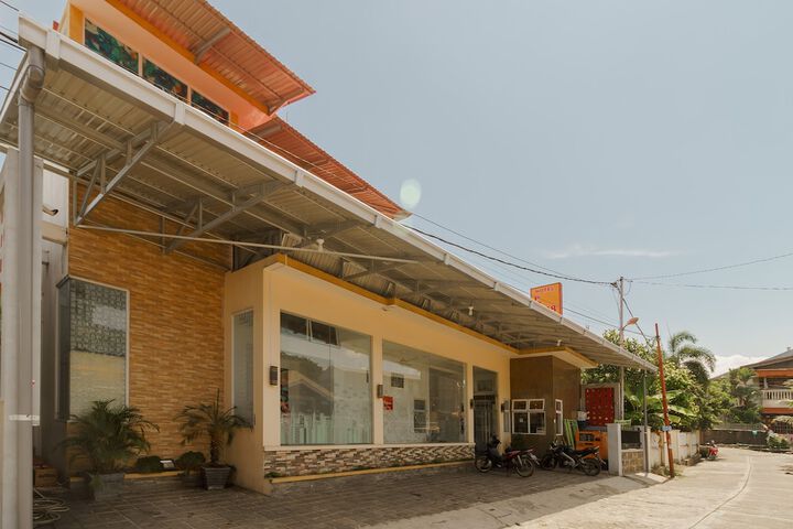 Photo of RedDoorz near Jembatan Siti Nurbaya Padang
