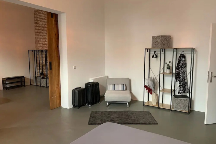 Room 7 of 27