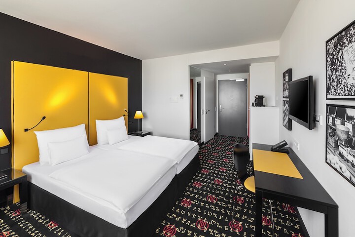Room 10 of 90