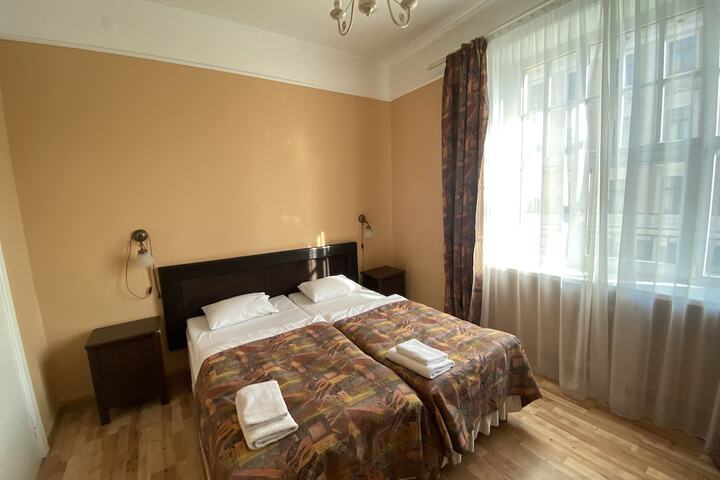 Room 120 of 272