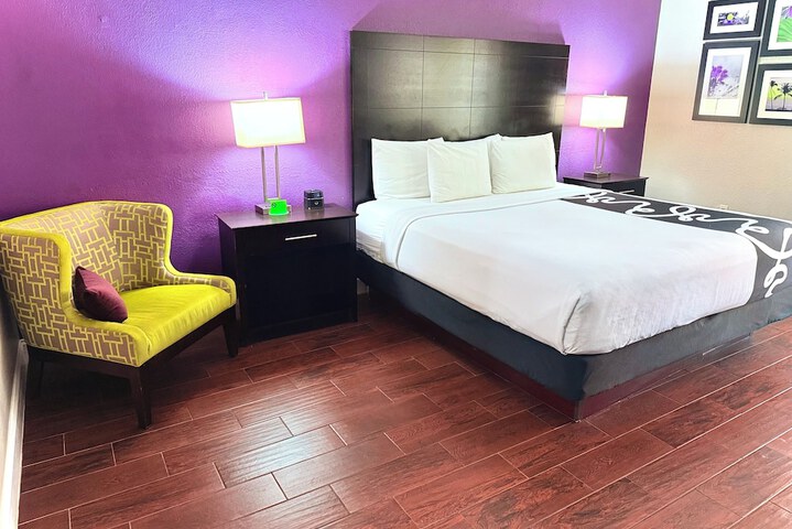 1 King Bed (13 of 21)