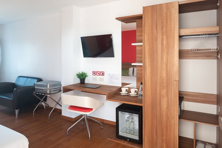 Room 8 of 21