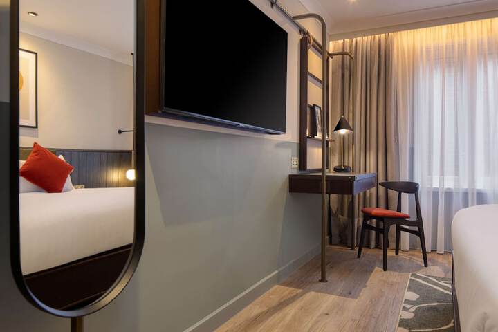 Room 9 of 36