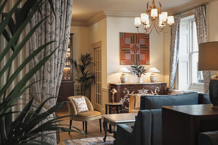 Lounge 72 of 78