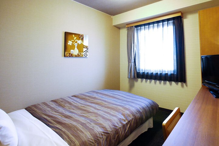 Room 4 of 18