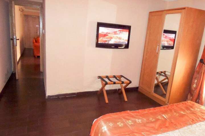 Room 4 of 38