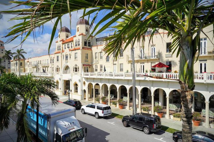 Photo of Palm Beach Hotel Petite Retreat 2 blocks to beach!! Historic Landmark