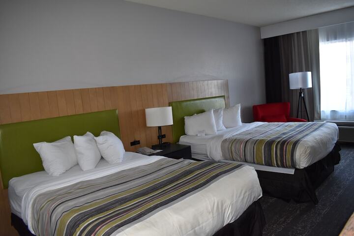 1 King Bed Suite (10 of 42)