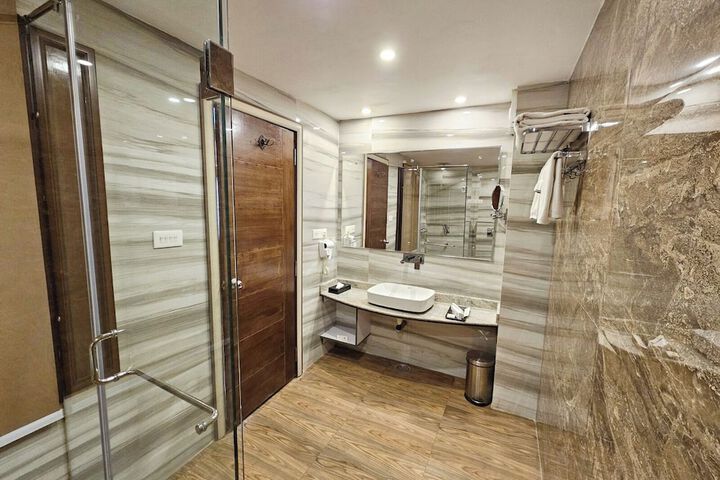 Room 16 of 34