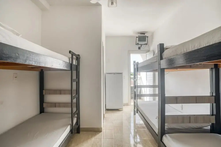 Room 6 of 18