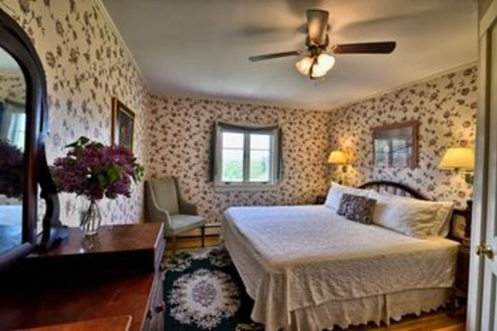 Room 32 of 49