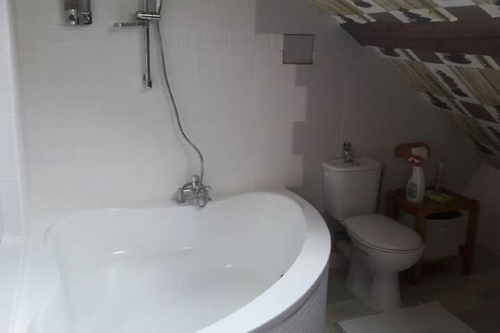 Room 9 of 12