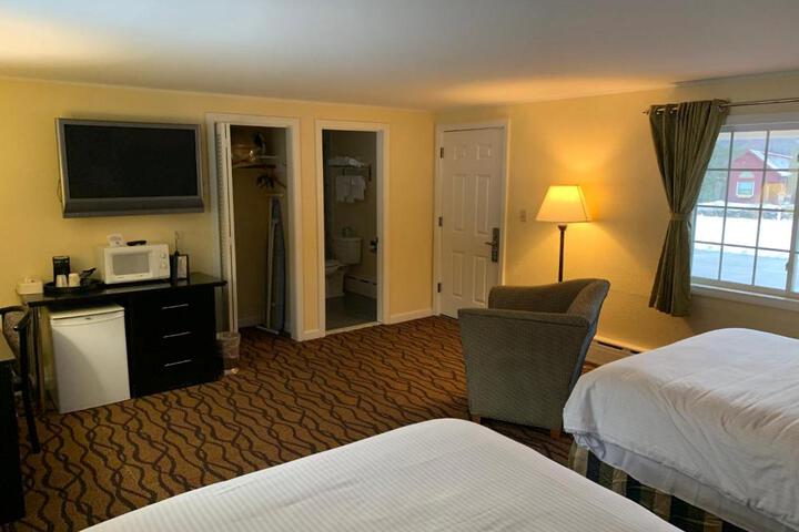 Classic 2 Queen Beds (9 of 13)