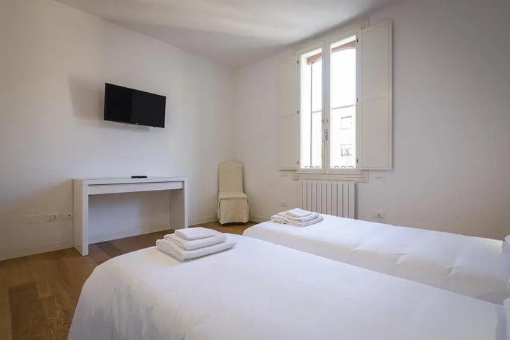 Room 5 of 13