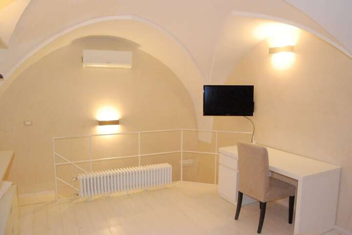 Room 18 of 32